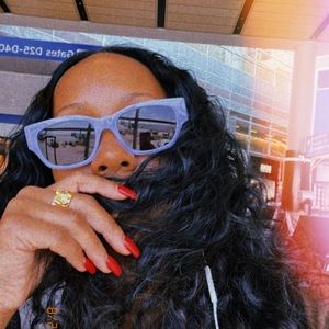 Meet your Posher, Mella